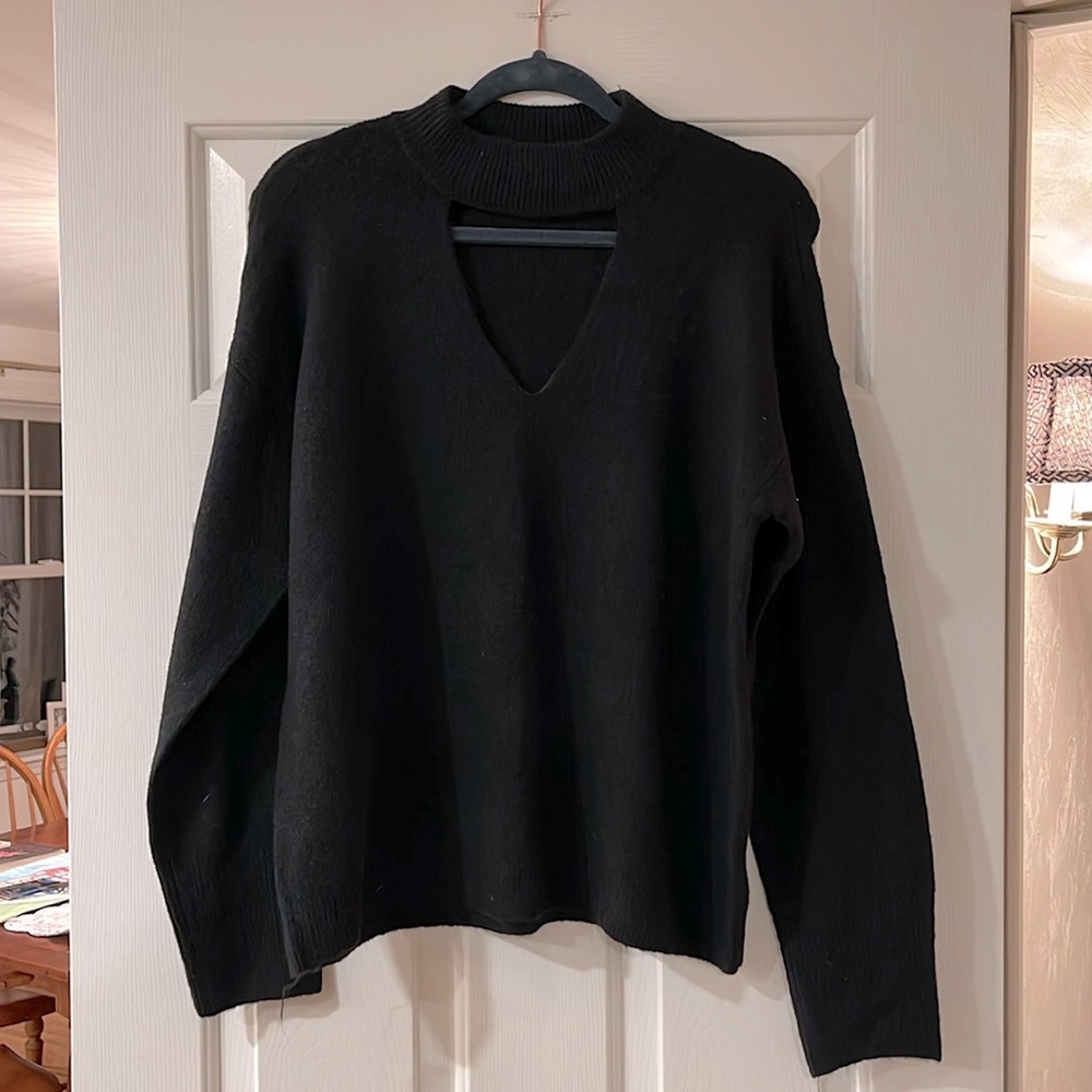 Riley & Rae Black Cut-Out Black Sweater Medium